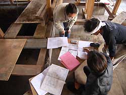 見学会で説明する